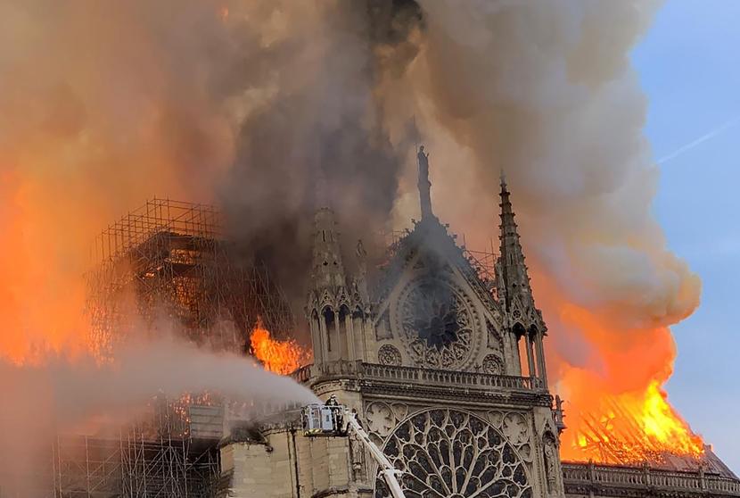 Luego del incendio, estructura de la Catedral de Notre Dame se salva