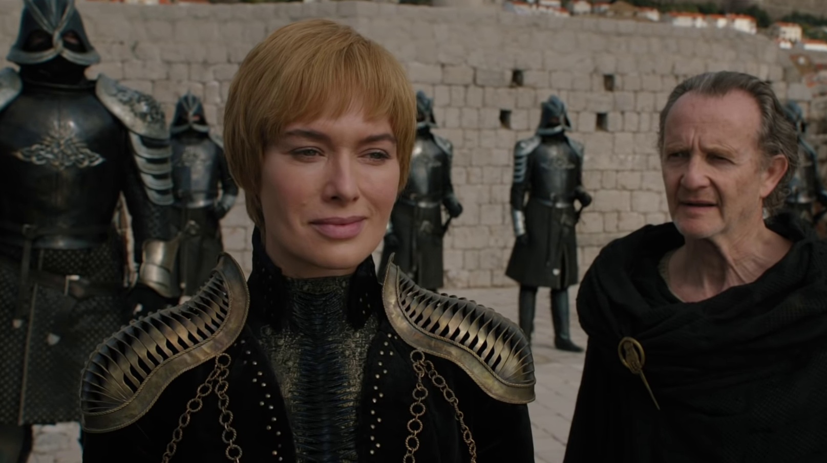 El Sumario - En las escalofriantes escenas se aprecian tres objetos de mucha historia e importancia: la silla de Bran Stark, la mano de oro de Jaime Lannister y la espada de Jon Snow
