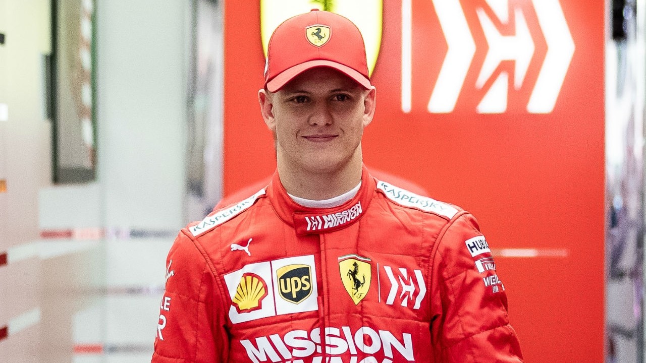 El Sumario - El hijo del máximo campeón de Fórmula 1, Michael Schumacher, sorprendió con sus resultados en las pruebas de Pirelli y se postula como futuro favorito
