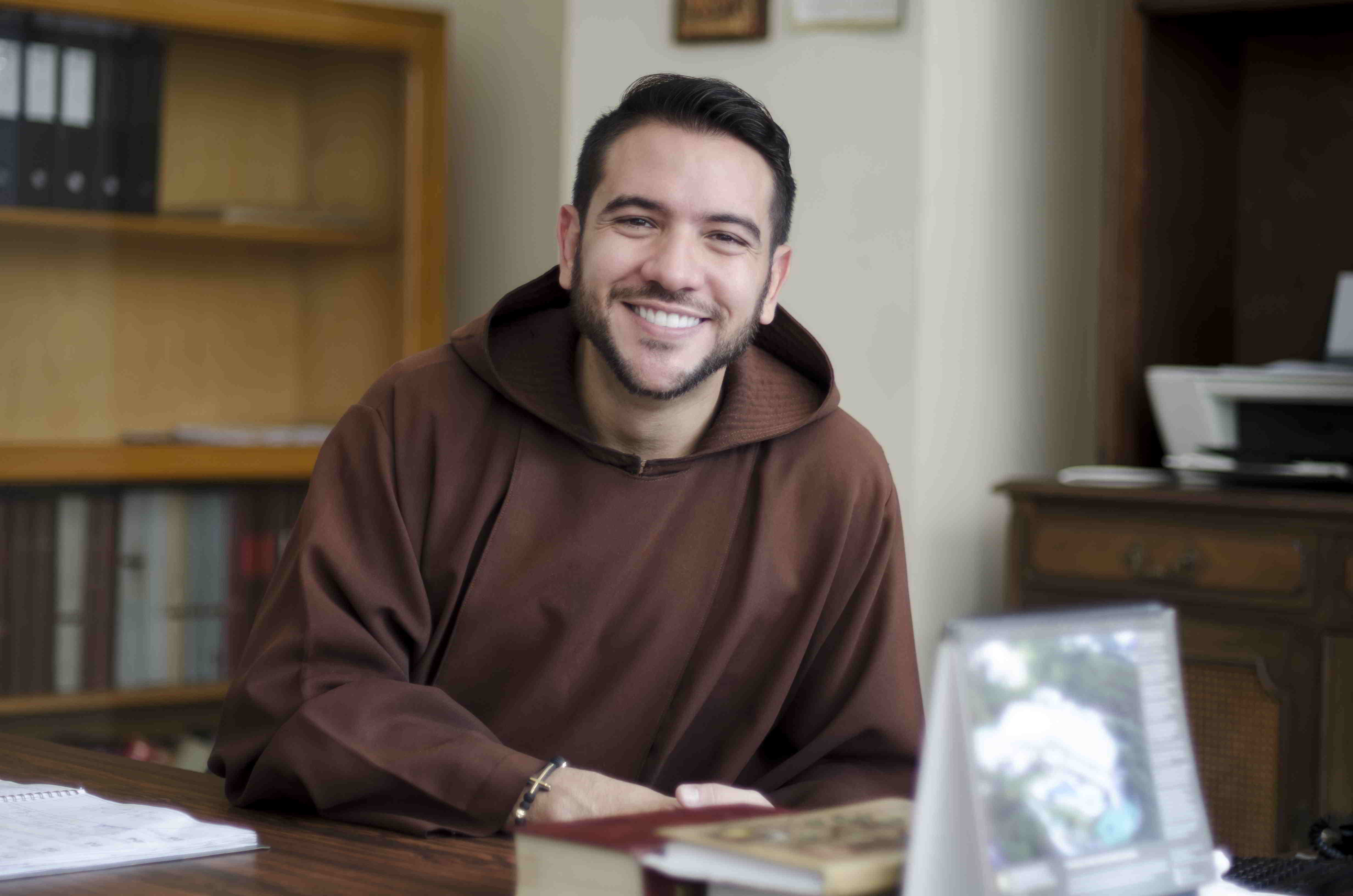 Fray Luis Salazar: Uso las redes para las buenas noticias, para llevar el Evangelio