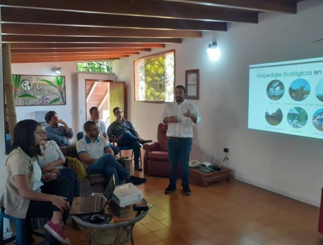 El Sumario - Fundación Yammine Compartió su Experiencia de Reciclaje con Organizaciones Ambientales