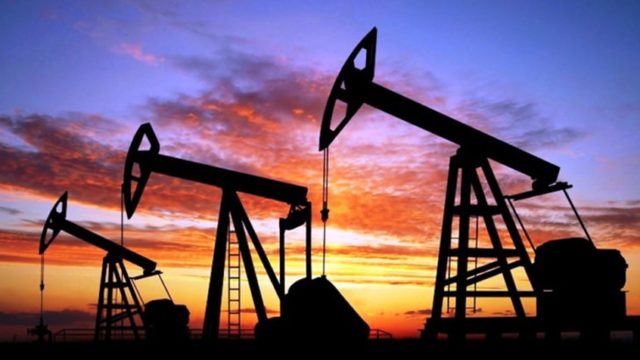 Precio del petróleo venezolano frena caída y sube a 16,91 dólares el barril