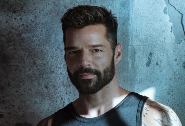 El Sumario - Ricky Martin Publica sin Previo Aviso su Nuevo Disco “Pausa”
