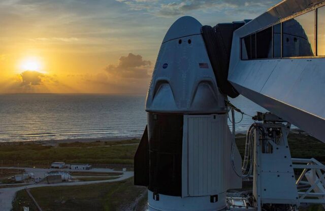 Sumario - De manera exitosa despegó el primer cohete tripulado desarrollado por SpaceX
