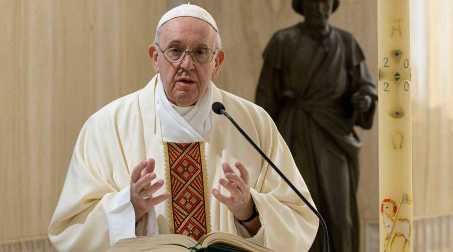 El papa Francisco invita a construir una sociedad "más justa" tras la pandemia