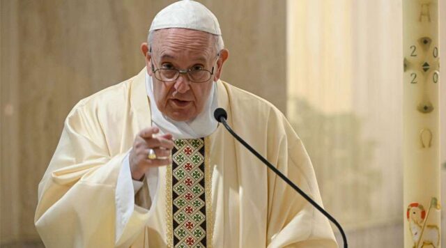 El papa exhorta a respetar las medidas de seguridad para celebrar misas