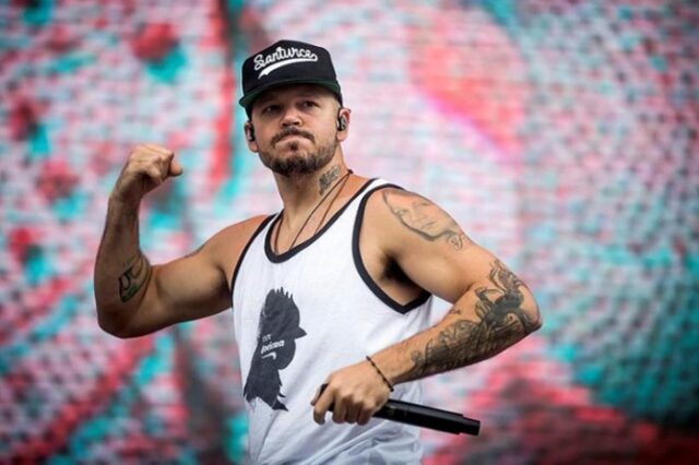 Residente sacó