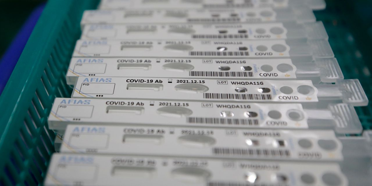 EE.UU. autoriza la primera prueba casera de coronavirus