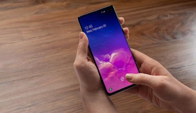 El Sumario - Samsung trabaja en Funda para celulares con Recubrimiento Antimicrobiano