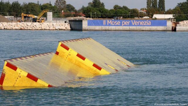 Venecia prueba con éxito compuertas de acero contra inundaciones
