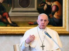 El papa Francisco pide acogida digna y humana a refugiados del campo de Moria