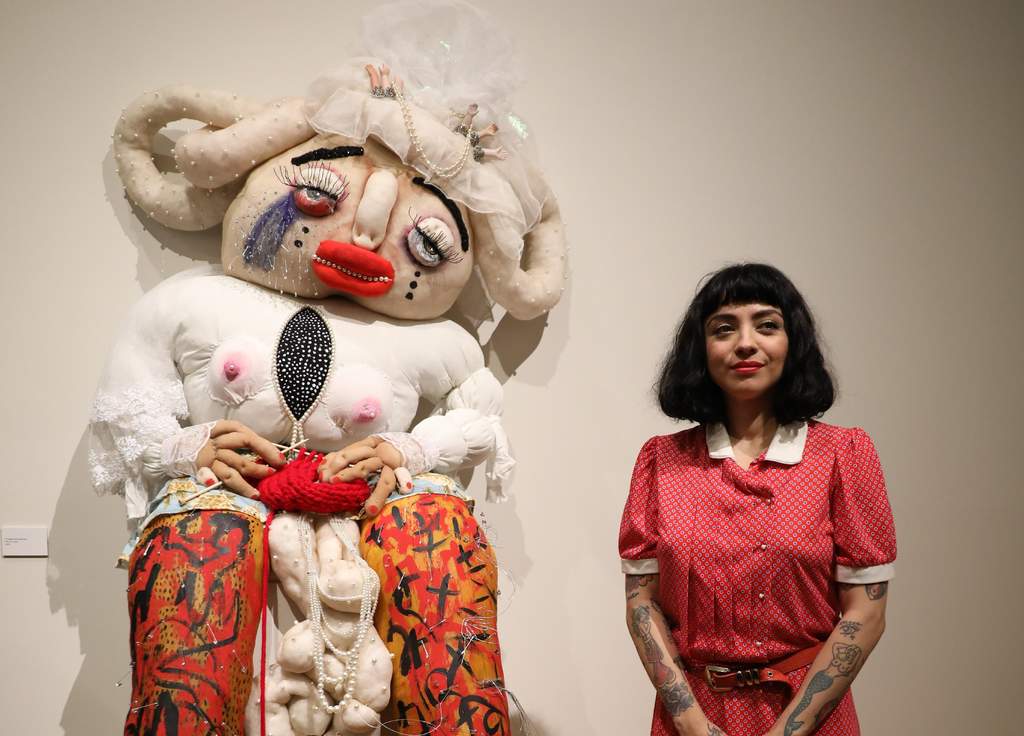 Mon Laferte Inauguró Su Primera Galería De Arte En México 