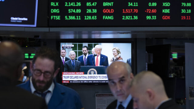 Wall Street abrió con pérdidas tras el positivo de Trump