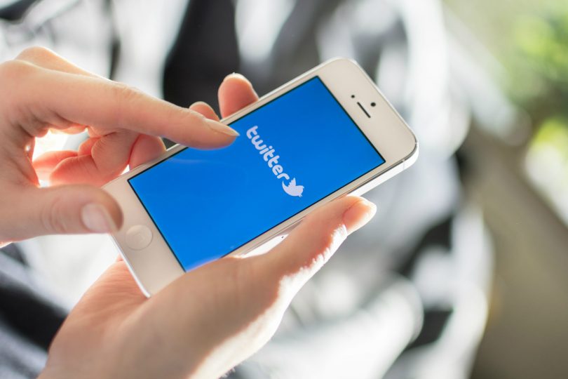 Twitter llevará las advertencias de desinformación a los "Me Gusta"