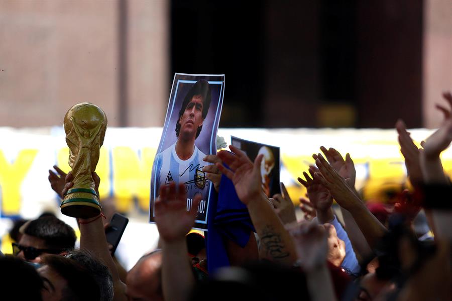 Así despidieron los hijos de Maradona a la leyenda del balompié