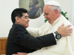 El papa Francisco reza por la partida física de Diego Maradona