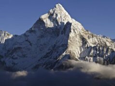 El Sumario - Nepal y China establecen que el Everest mide 8.848,86 metros