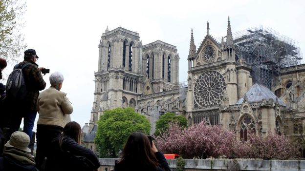 El Sumario - Desde una Notre Dame virtual será la despedida del 2020 en París