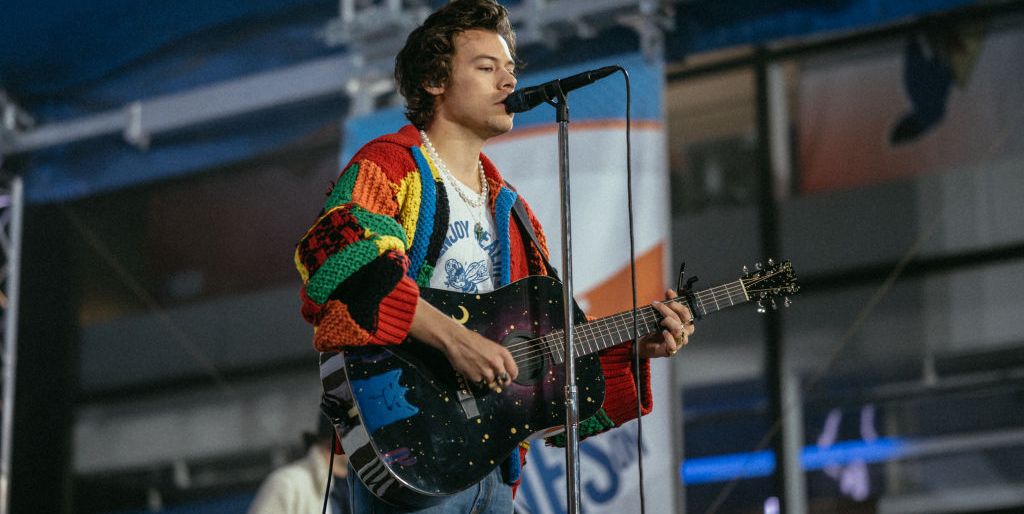 El Sumario - Museo de Arte y Diseño de Londres añadirá a su Colección el famoso Cárdigan de Harry Styles