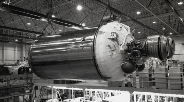 El Sumario - Confirman que raro objeto espacial es un cohete de los años 60