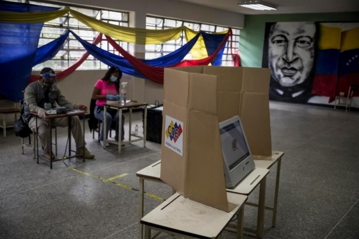 Día de parlamentarias, con pocos electores: Distancia social y política a mitad de la jornada electoral