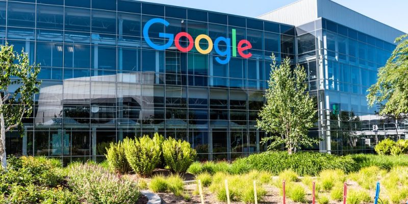 El Sumario - Google crea un fondo para combatir noticias falsas sobre vacunas contra el Covid-19
