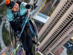 El Sumario - Deportista en silla de ruedas escaló 250 metros de un rascacielos en Hong Kong