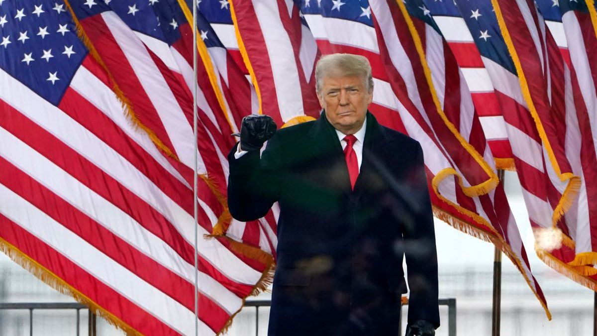 El Sumario - Bloquean cuentas en Facebook e Instagram de Donald Trump de forma “indefinida”