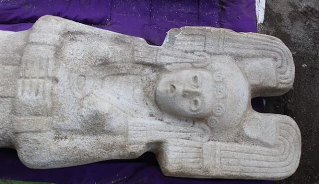 El Sumario - Hallan en México una escultura femenina prehispánica de la cultura huasteca