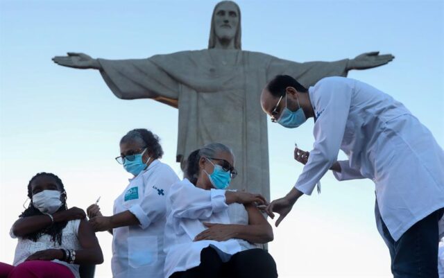 El Sumario - Brasil colocó primeras vacunas anticovid a los pies del Cristo Redentor