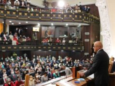 Tanto nueva Asamblea Nacional de Venezuela como la antigua pugnan y designaron directivas