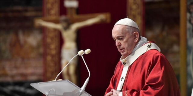 El Sumario - El Papa pide liberarse de la dictadura del 