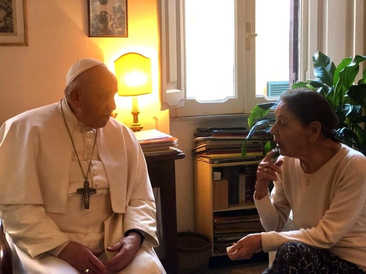 El Sumario - Edith Bruck, poetisa y superviviente del holocausto, recibió visita sorpresa del Papa