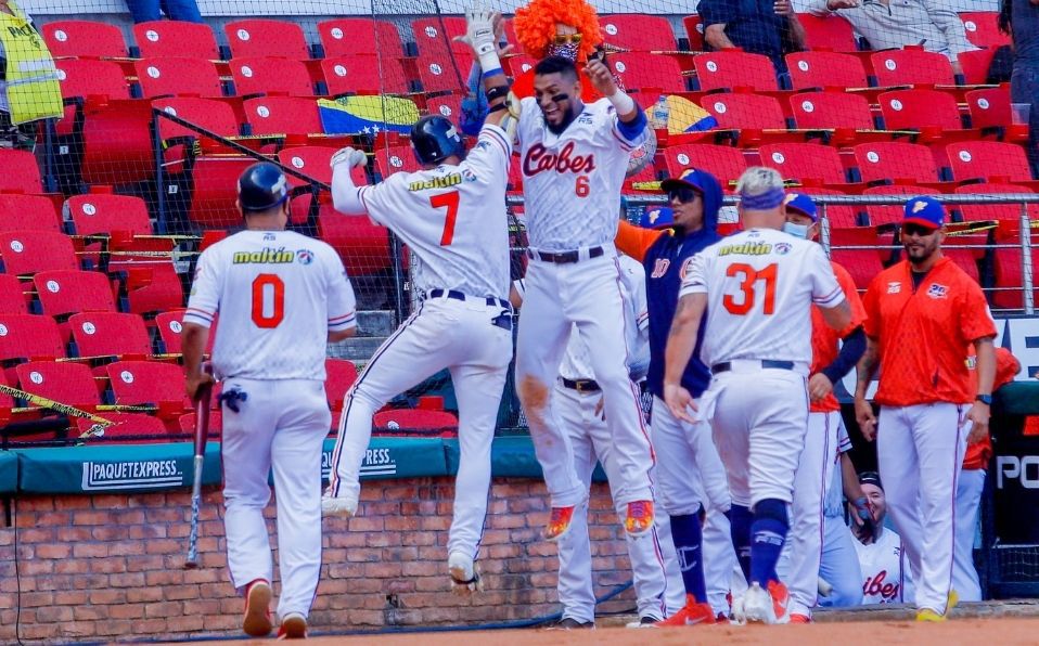 El Sumario - Caribes conquistan su primer triunfo en la Serie mundial