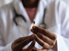 El Sumario - En ocho días se completará vacunación del personal de salud en Bolívar