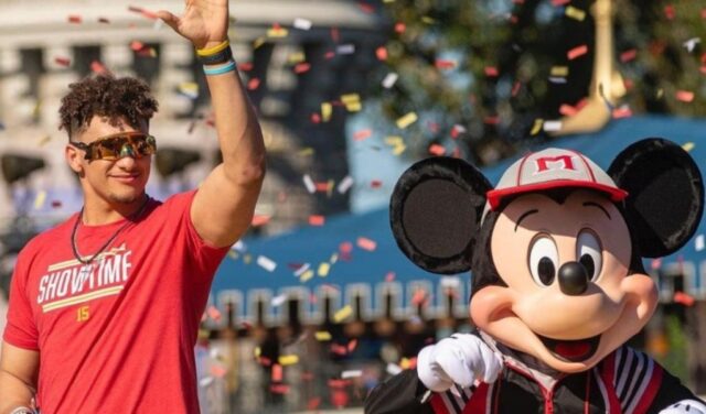 El Sumario - Walt Disney World suspendió el tradicional desfile de gala del Super Bowl