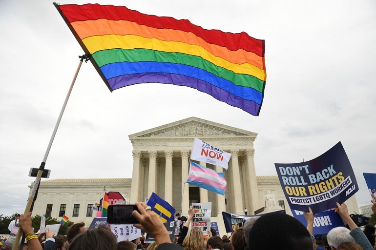 El Sumario - EE.UU. aprobó ley que prohíbe la discriminación en personas LGBTQ
