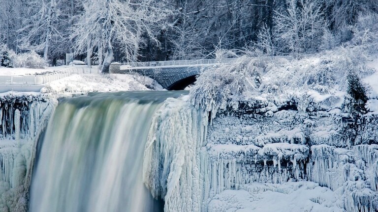 Se congelaron parcialmente las Cataratas del Niágara tras ola de frío en EE.UU.