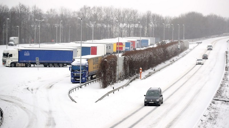 El Sumario - Fuertes nevadas paralizan algunas partes de Alemania