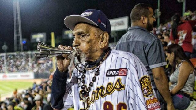 El Sumario - El mejor fanático del Caracas, Jesús Lezama arribó a los 102 años El Sumario - El mejor fanático del Caracas, Jesús Lezama arribó a los 102 años