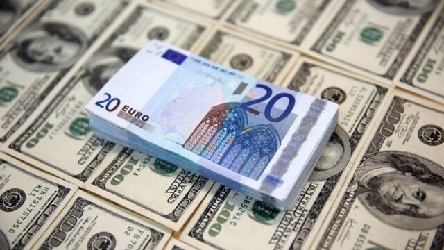 El Sumario - El euro sube y supera los 1.2050 dólares tras los récords en Wall Street