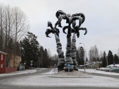 El Sumario - Este artista crea impresionantes esculturas hechas con acero y neumáticos reciclados