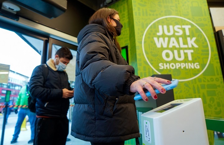 El Sumario - Amazon abrió su primer supermercado sin cajeros en Londres