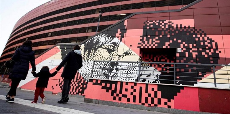 El Sumario - Inauguran primer mural con un beso entre personas del mismo sexo en Italia