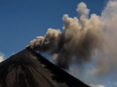 El Sumario - Volcán Pacaya continúa expulsando fluidos de lava en Guatemala