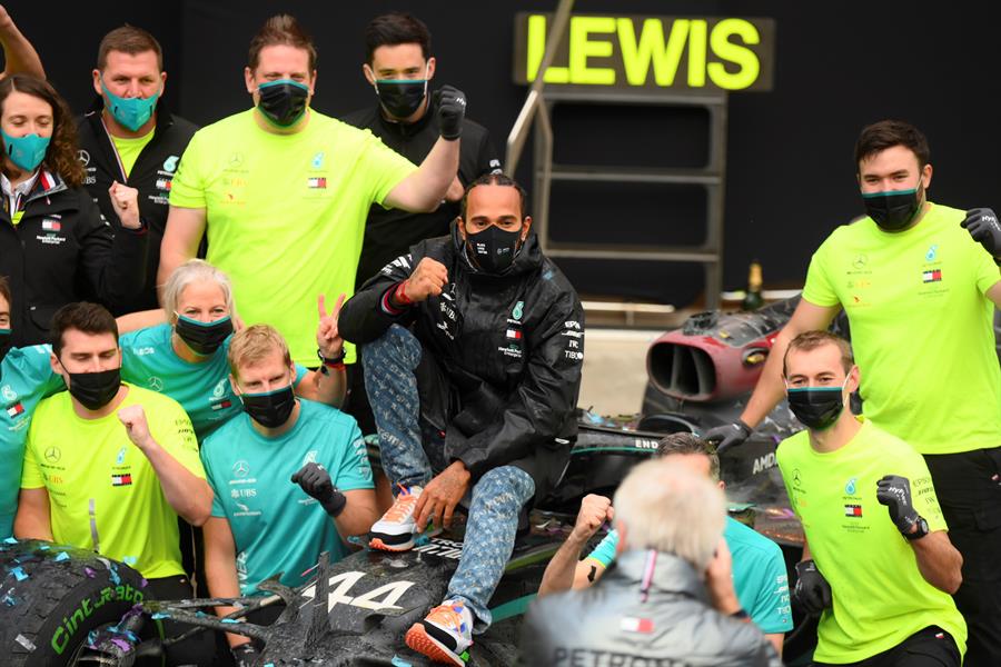 El Sumario - Mercedes presentó el monoplaza con el que Hamilton buscará el octavo título