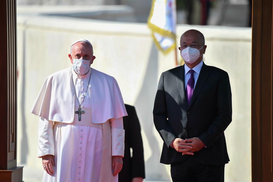 El Sumario - "No más violencia": Papa Francisco pidió desde Irak compromiso por la paz