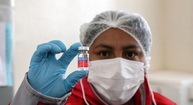 ACNUR pide garantizar acceso a vacunas en el Día Mundial de la Salud