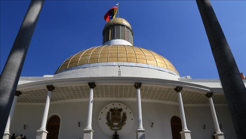 El Sumario - El Parlamento venezolano suspende sus sesiones por alza del Covid-19