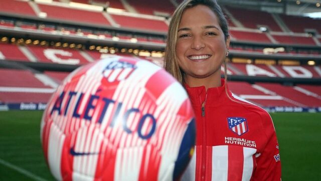 El Sumario - Balones y uniformes deportivos fueron donados por Deyna Castellanos